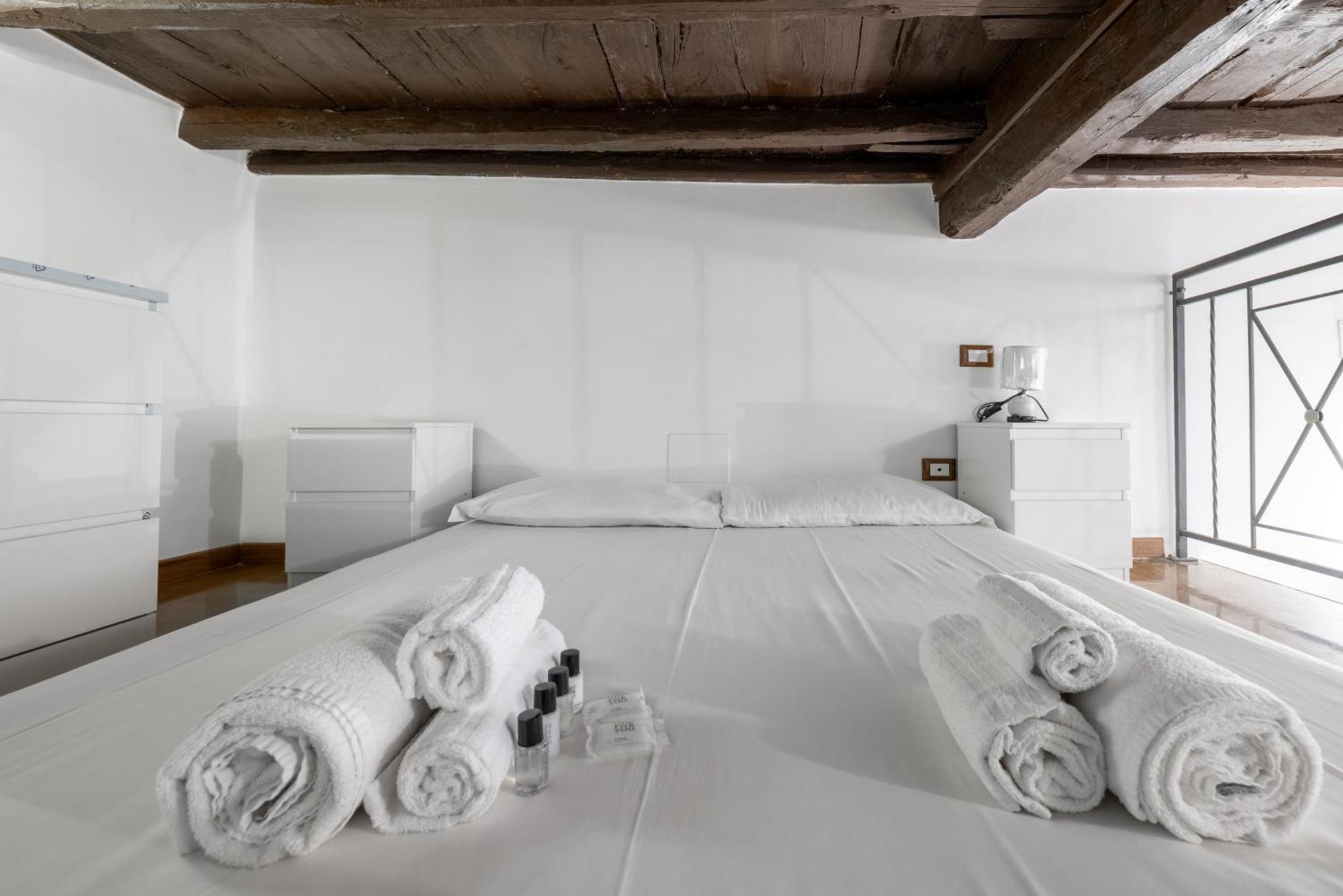 Lovely Studio Apartment - Capocci Roma Dış mekan fotoğraf