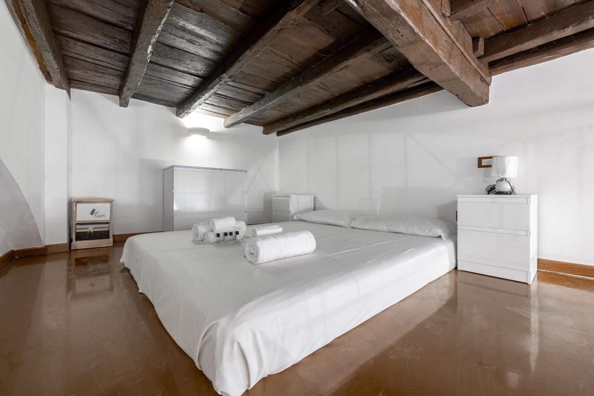 Lovely Studio Apartment - Capocci Roma Dış mekan fotoğraf